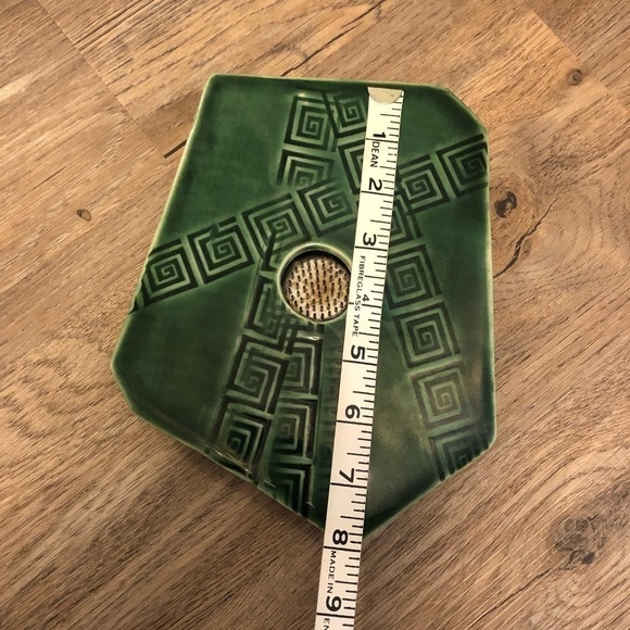 VTG Greek Key Ceramic Glazed Green Abstract Plate Flower Frog 8” x 6.5” - Picture 7 of 8